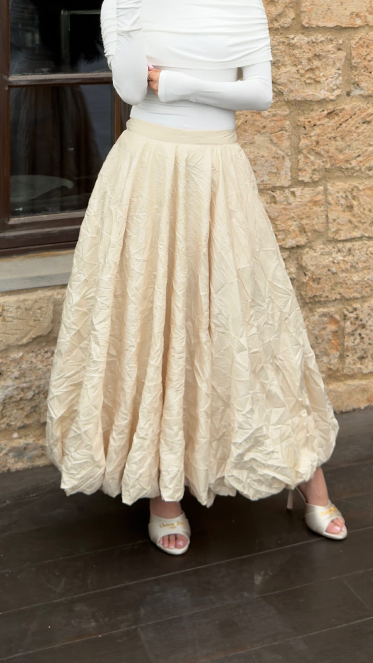 IMG_6181 חצאית בלון מידי טפט מקומט - שמנת – תמונה 1