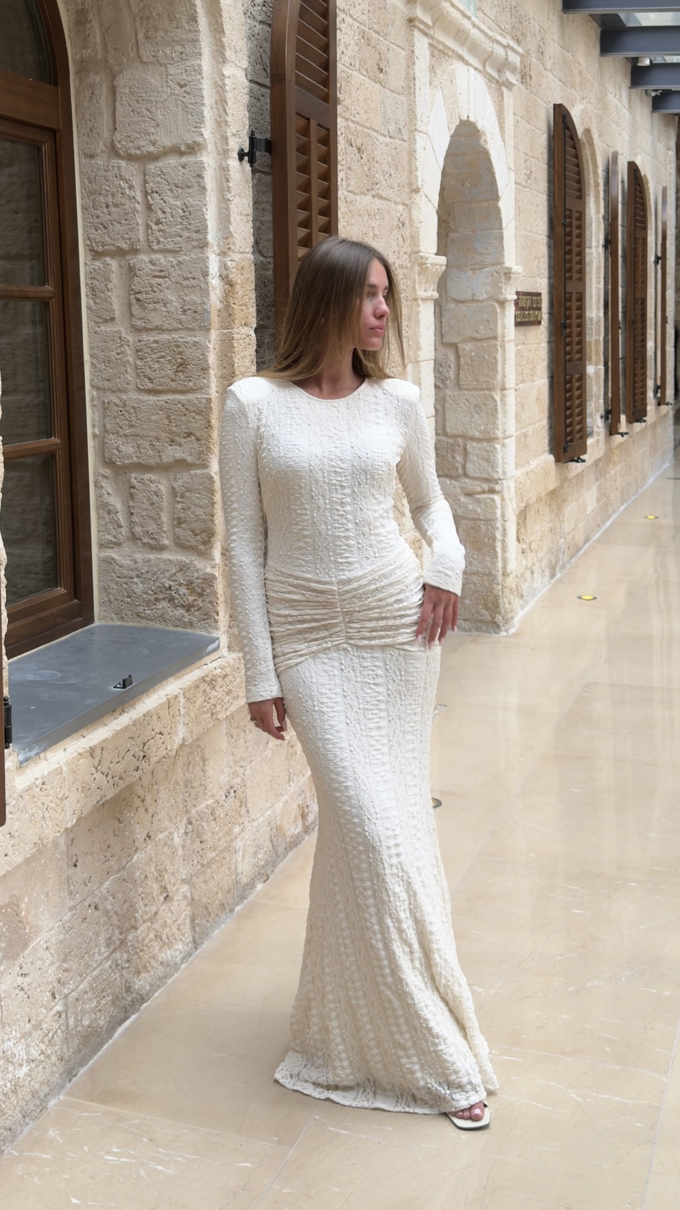 IMG_6196 2 שמלת כיווץ תחרה - CRUSH - שמנת – תמונה 1